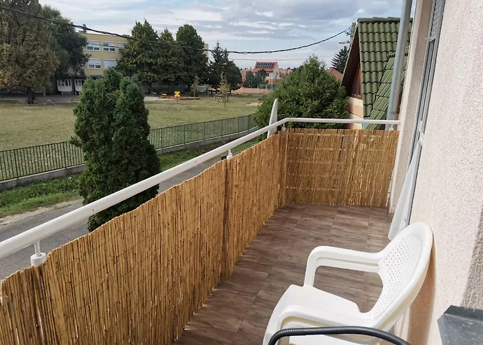 Zoli Apartmanok-balcony Koelcsey 32 Апартаменты