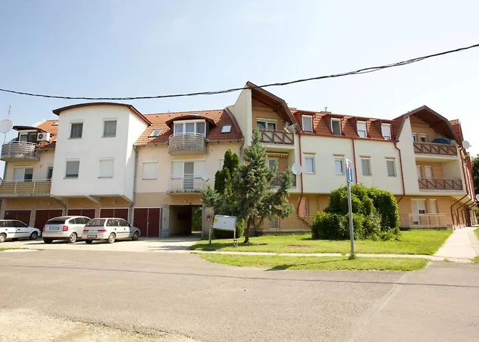 Апартаменты Zoli Apartmanok-balcony Koelcsey 32