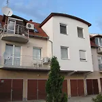Apartament Zoli Apartmanok-balcony Koelcsey 32