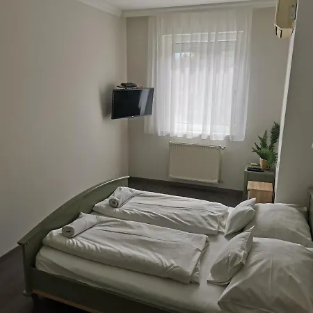 Zoli Apartmanok-balcony Koelcsey 32 * Hajdúszoboszló