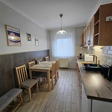 Zoli Apartmanok-balcony Koelcsey 32 Apartmán Hajdúszoboszló