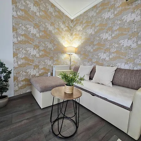 Zoli Apartmanok-balcony Koelcsey 32
