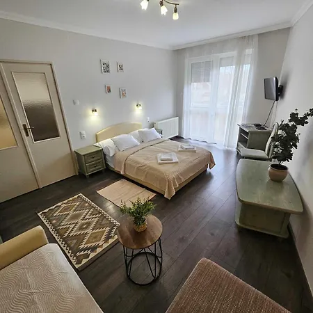 Zoli Apartmanok-balcony Koelcsey 32 Apartmán