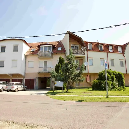 Appartement Zoli Apartmanok-balcony Koelcsey 32 *