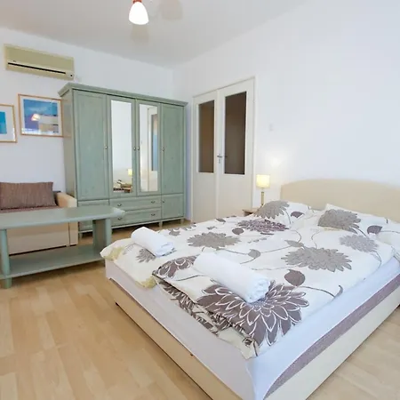 Zoli Apartmanok-balcony Koelcsey 32 Apartmán *