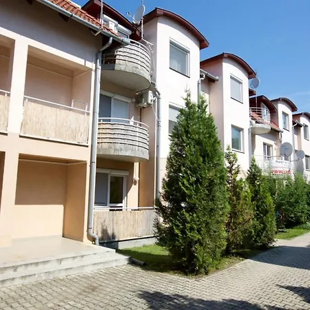 Zoli Apartmanok-balcony Koelcsey 32