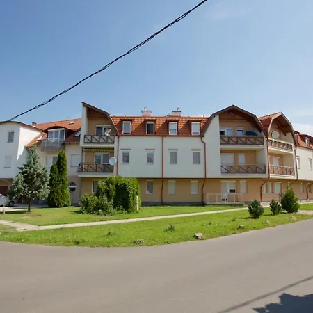 Zoli Apartmanok-balcony Koelcsey 32 Hajduszoboszlo