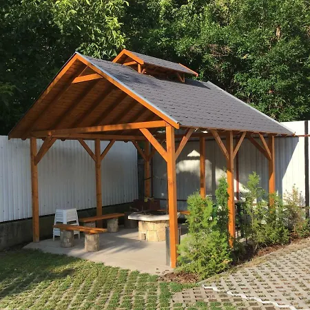 Zoli Apartmanok-balcony Koelcsey 32 Apartmán